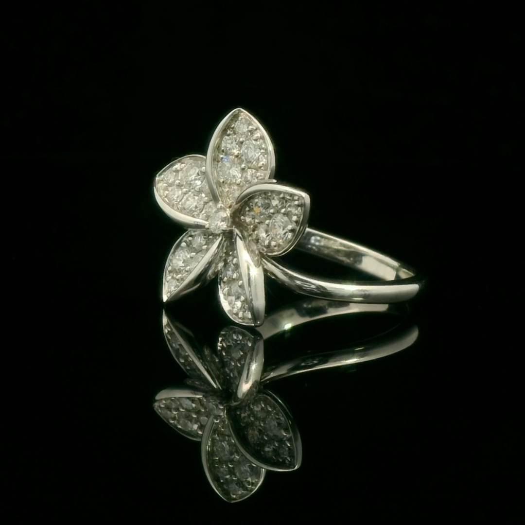 Flower Ring in 18ct White Gold